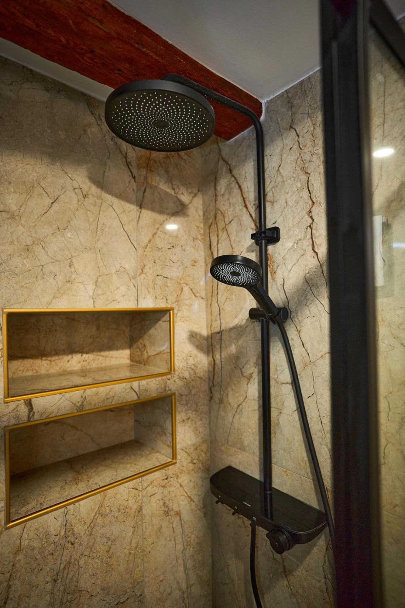 Apartamento Bernard Deluxe Renovated Peaceful Old Town Gem Split Exterior foto